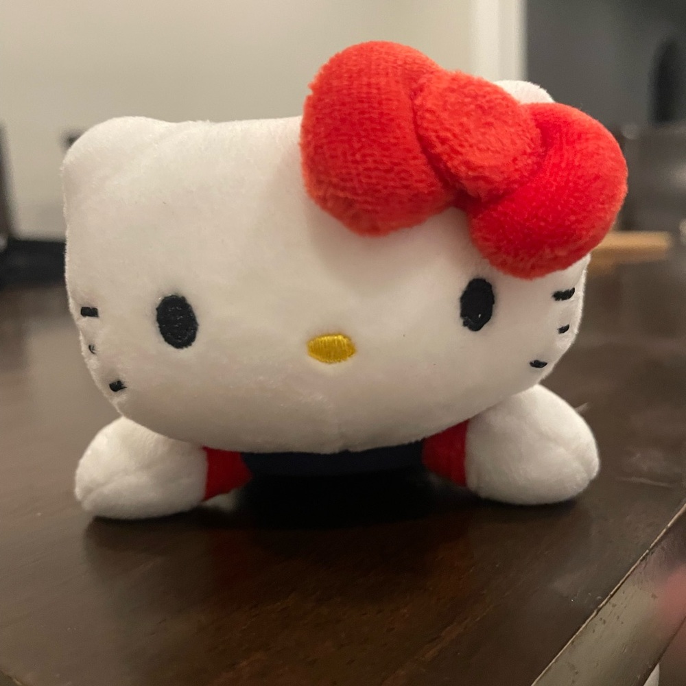 Hello Kitty Plushie - Picture 1 of 5